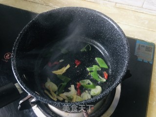 西红柿青菜鸡汁面的做法步骤：2