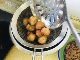酸辣肉丸汤的做法步骤：3