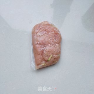 鸡胸肉炒黄瓜片的做法步骤：2
