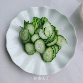 鸡胸肉炒黄瓜片的做法步骤：3