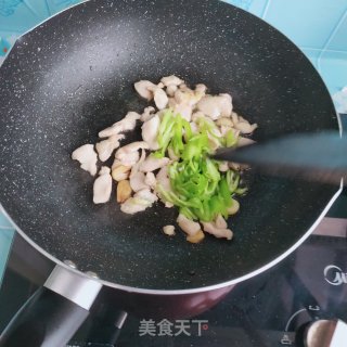 鸡胸肉炒黄瓜片的做法步骤：8