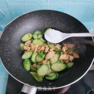 鸡胸肉炒黄瓜片的做法步骤：13