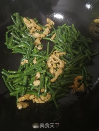 豇豆炒肉的做法步骤：11