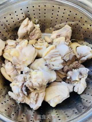 家庭版黄焖鸡的做法步骤：1