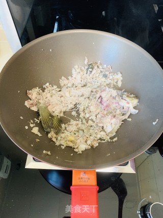 豆腐裙带菜鲫鱼汤的做法步骤：2
