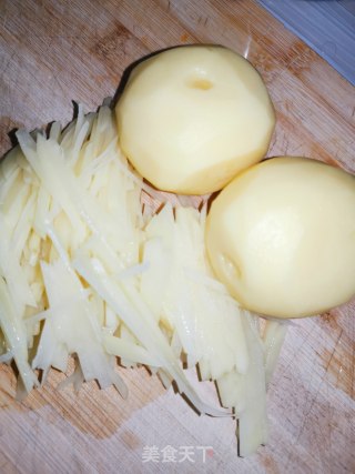 炝拌土豆丝的做法步骤：1