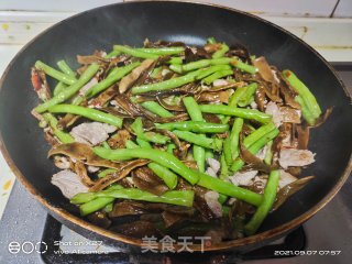 双豆角炒肉的做法步骤：7