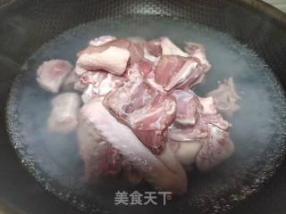 鸭肉焖土豆的做法步骤：2