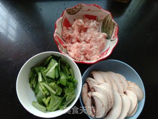 口蘑菜心肉丸汤的做法步骤：1