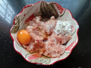 口蘑菜心肉丸汤的做法步骤：2