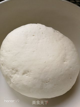 牛肉大包的做法步骤：1