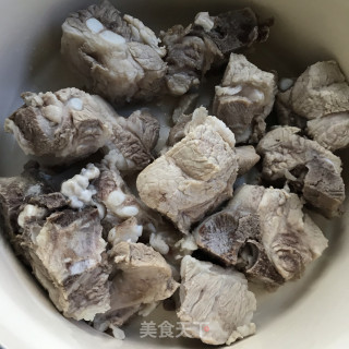 山药玉米排骨汤的做法步骤：4