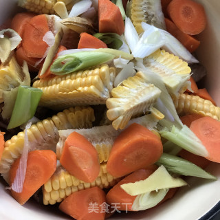 山药玉米排骨汤的做法步骤：5