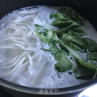 鸡汤青菜鸡蛋面的做法步骤：4