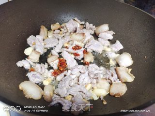 肉片炒芹菜干豆角的做法步骤：3