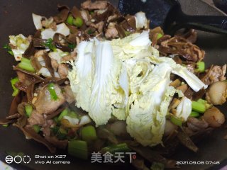 肉片炒芹菜干豆角的做法步骤：6