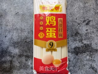 蒜黄虾皮酸辣面的做法步骤：5