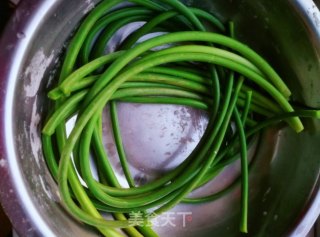 蒜苔炒肉的做法步骤：1