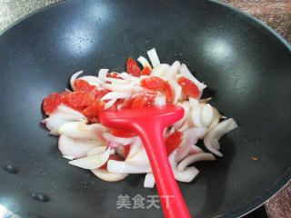 香肠炒洋葱的做法步骤：4