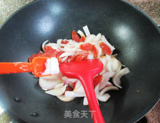 香肠炒洋葱的做法步骤：5