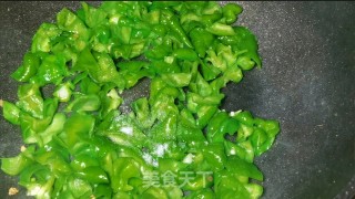 青翠减脂青椒炒蛋的做法步骤：9