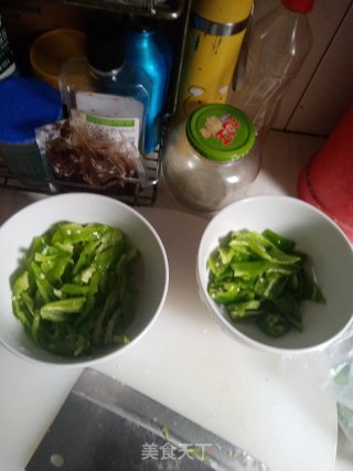 豇豆角青椒丝的做法步骤：1