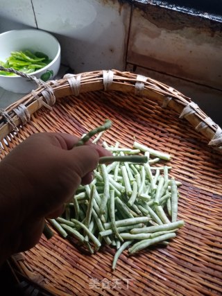 豇豆角青椒丝的做法步骤：2
