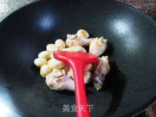 鹌鹑蛋烧鸡翅根的做法步骤：2