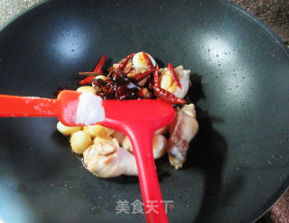 鹌鹑蛋烧鸡翅根的做法步骤：6