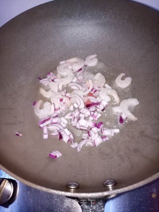 裙带菜虾仁粥的做法步骤：3