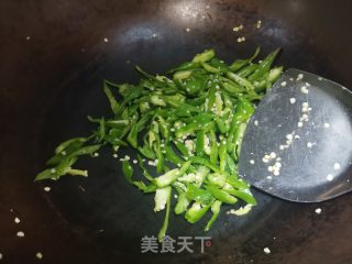 酱汁五花肉炒青椒的做法步骤：3