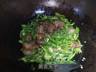 酱汁五花肉炒青椒的做法步骤：6
