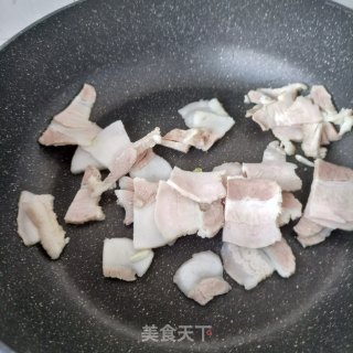 回锅肉炒紫芸豆的做法步骤：4