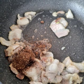 回锅肉炒紫芸豆的做法步骤：6