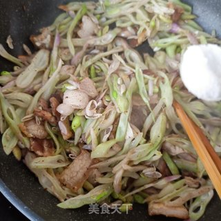 回锅肉炒紫芸豆的做法步骤：8