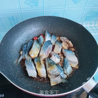 家常陈醋烧鲅鱼的做法步骤：7