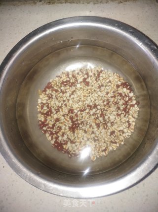 祛湿赤豆薏米粥的做法步骤：1