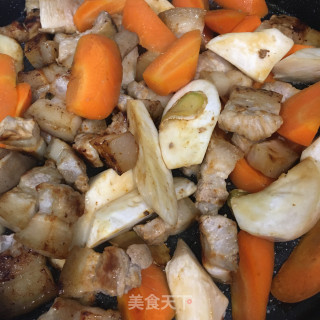 时蔬烧五花肉的做法步骤：4