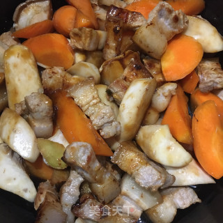 时蔬烧五花肉的做法步骤：5