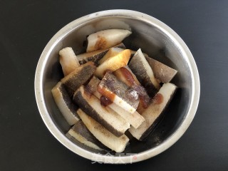香酥鱼条的做法步骤：2