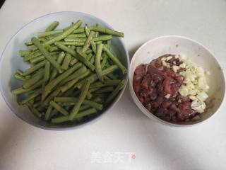牛肉炒豆角的做法步骤：1