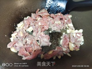 牛肉炒豆角的做法步骤：2