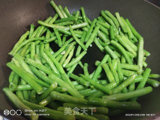 牛肉炒豆角的做法步骤：4