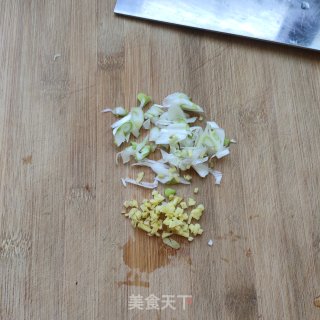 藕丸豆腐裙带菜汤的做法步骤：2