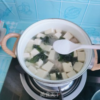 藕丸豆腐裙带菜汤的做法步骤：13
