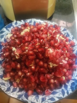 石榴汁的做法步骤：1