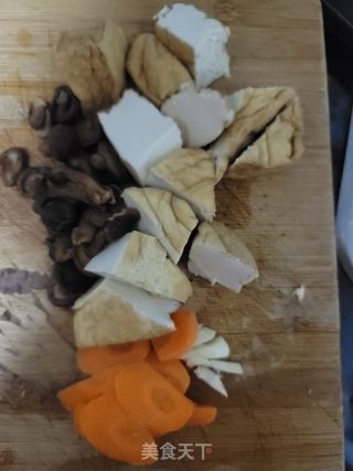 辣豆瓣酱烧豆腐的做法步骤：1