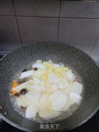 香菇白菜年糕汤的做法步骤：5