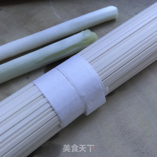葱油拌面的做法步骤：2
