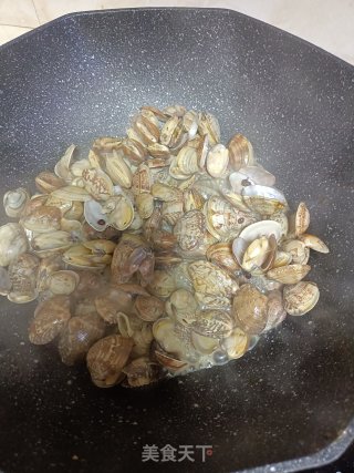 家常炒蛤蜊的做法步骤：3